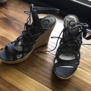 Guess wedges size 9